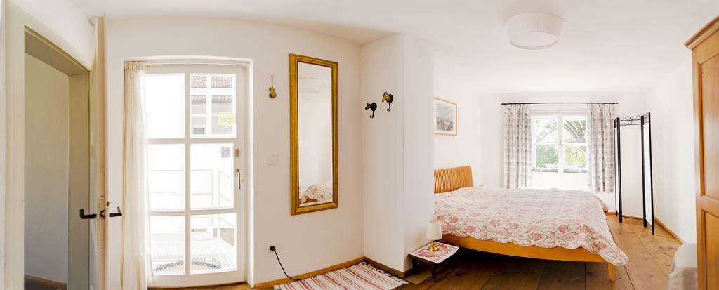 Historischer Pfarrhof Niederleierndorf Langquaid Room photo
